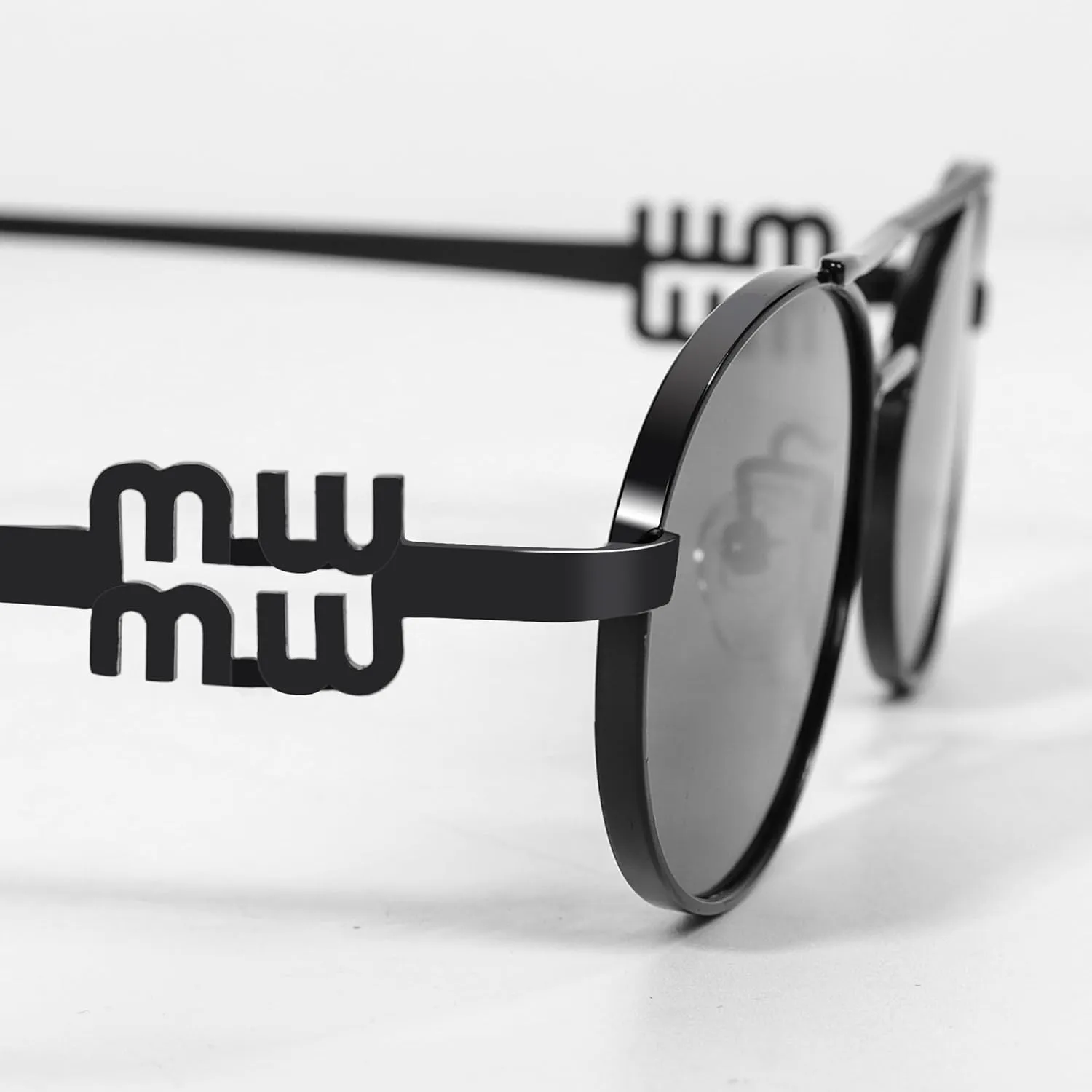 Retro Oval 90s Metal Sunglasses for Women, 2025 Trendy Chic Narrow Gold Sun Glasses Fashion Sunnies