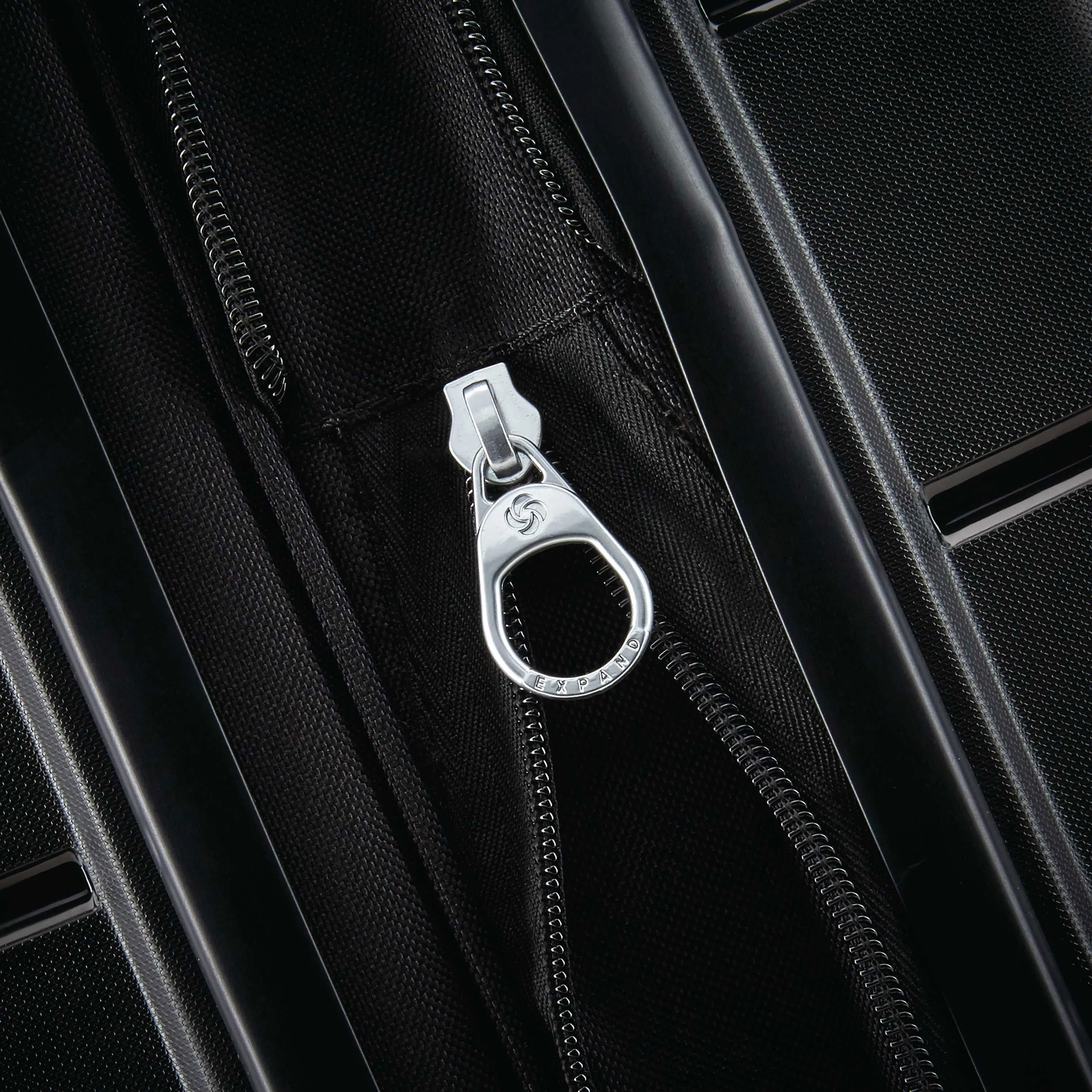 Samsonite Freeform Large Spinner